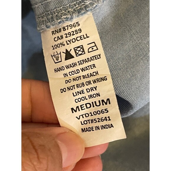 Elan Tunic Top Blouse Size Medium Blue Chambray Button Up Frayed Hem E24 - Picture 7 of 9